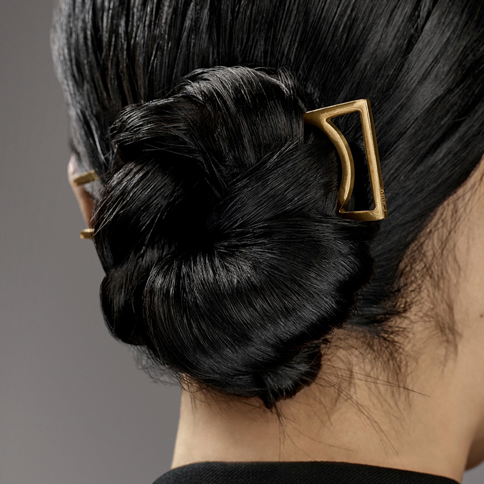 Oribe Superfine Hair Spray - Oribe Hair Care - Image 3