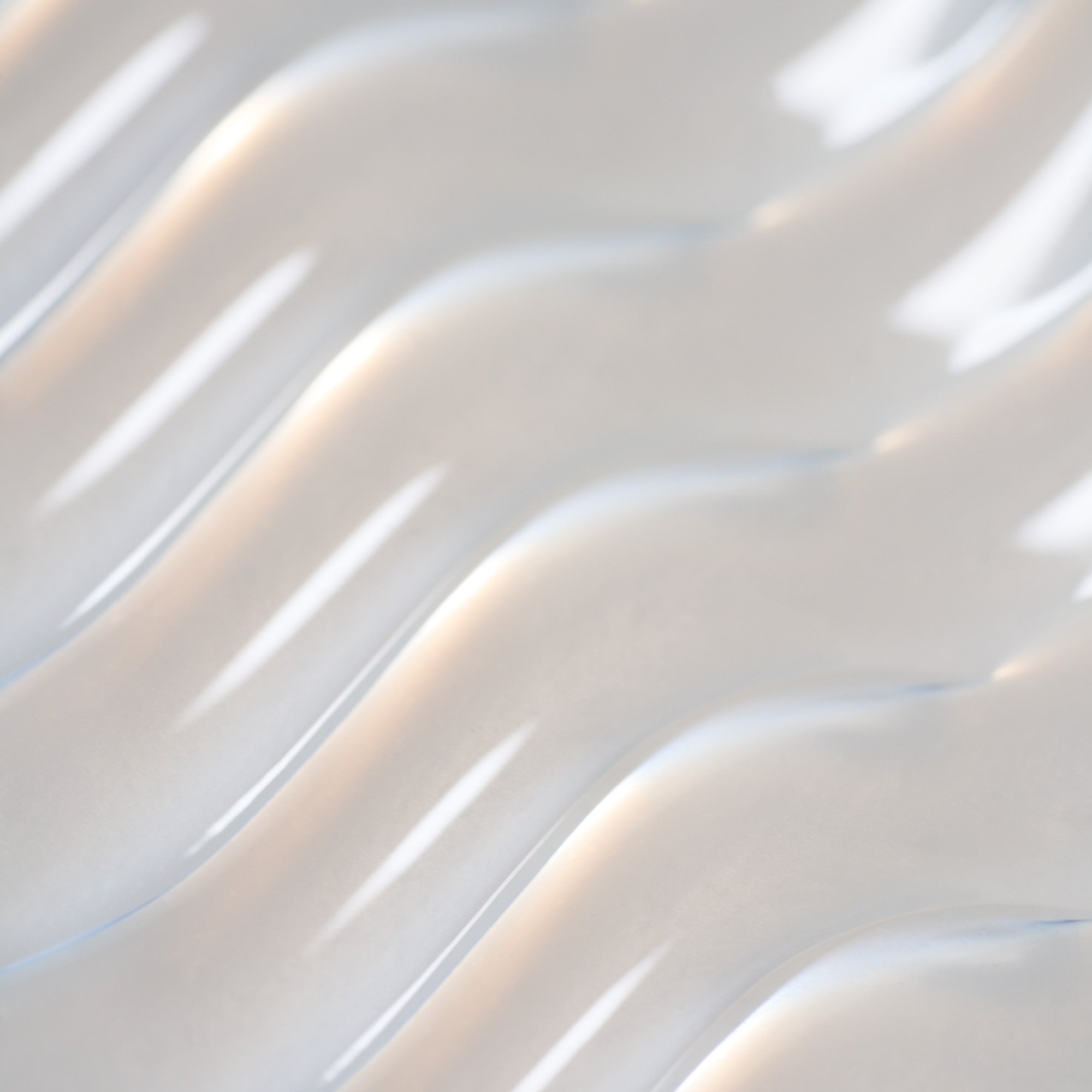 Oribe Supershine Hydrating Shampoo - Image 2
