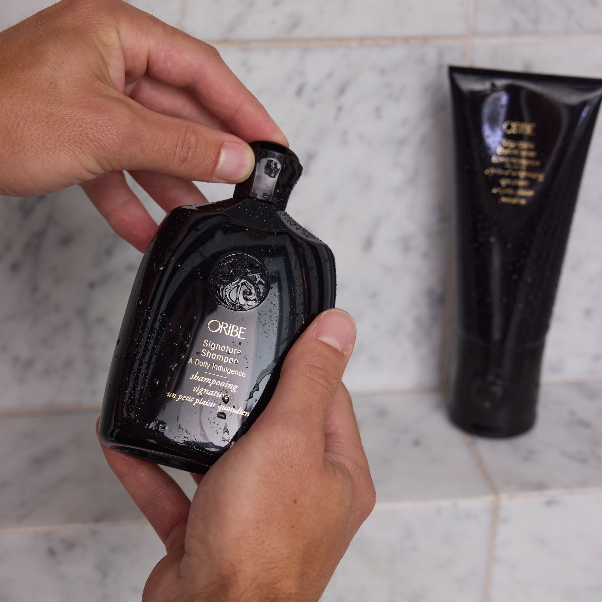 Oribe Signature Shampoo - Oribe Hair Care - Image 3